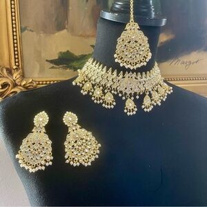 Gold Plated Traditional Meenakari Kundan & Pearl Studded Choker Jewellery Set